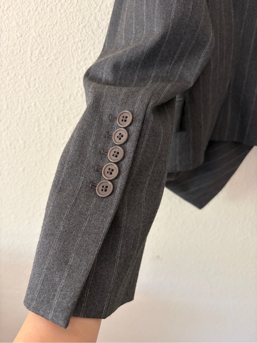 BCBGMAXAZRIA Women’s Gray Pinstripe Tailored Blazer Jacket Size M - Picture 4 of 5